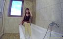 Louise Nylons: Redhead with her pantyhose and converse into the bath tub