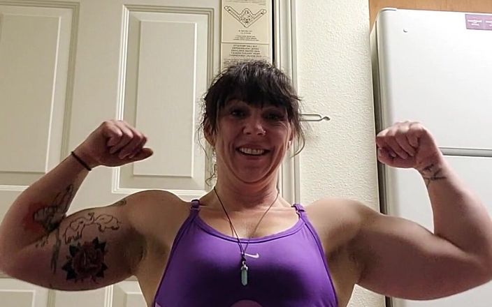 Ecko Belle: Flexing These Hard Muscles