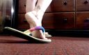 TLC 1992: 360&amp;#039; view mature soles feet flipflops