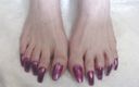 TLC 1992: Super long metallic pink toenails