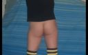 Lizzaal ZZ: Black Jumper Black and Yellow Stockings and Gold Chain Pantys