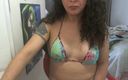 Nikki Montero: Wanking naked during the webcam show!